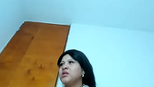 Natalycarter online show from October 19, 2025, 5:02 pm