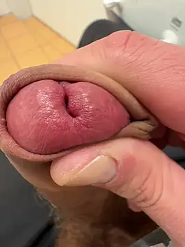 Snapshot of YoungCouple0604 chatting on February 18, 2026, 7:10 pm YoungCouple0604 online show from February 18, 2026, 7:10 pm