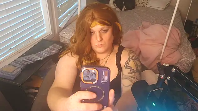 EmberLee online show from December 5, 2025, 12:58 pm