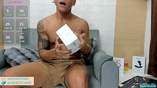 nakedfoam1 online show from February 28, 2025, 2:09 am