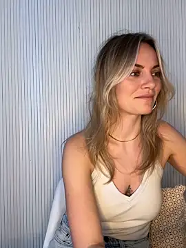 Snapshot of Milla__one chatting on February 26, 2026, 1:21 pm Milla one online show from February 26, 2026, 1:21 pm