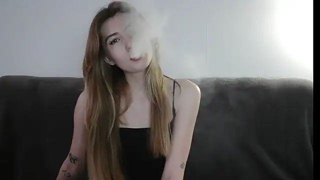 ErikaShyy online show from December 25, 2024, 12:15 pm