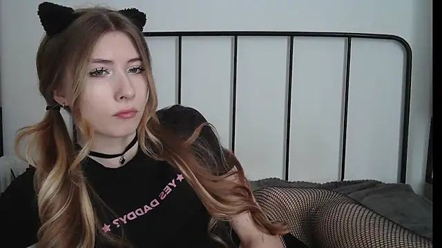 ErikaShyy online show from July 17, 2026, 10:22 am