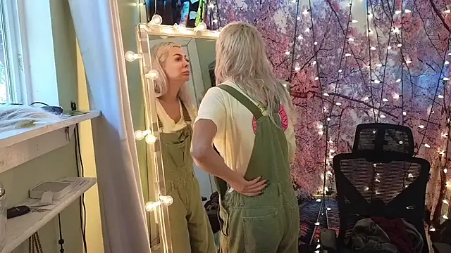 cunty tranny lydia online show from May 3, 2026, 8:04 pm