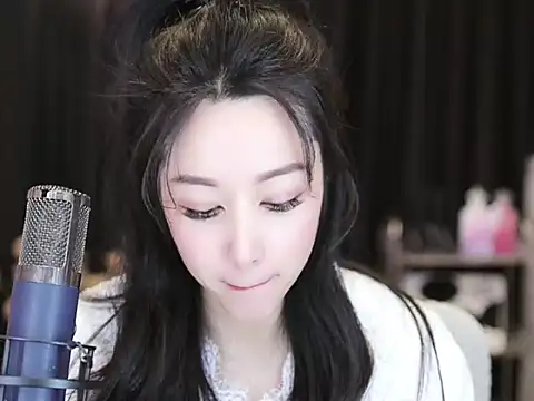 Nuyoah-77 online show from January 19, 2025, 7:04 pm