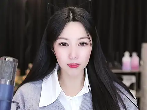 Nuyoah-77 online show from January 25, 2025, 7:07 pm