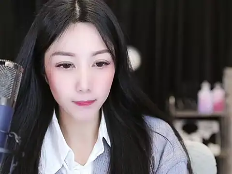 Nuyoah-77 online show from February 1, 2025, 4:11 pm