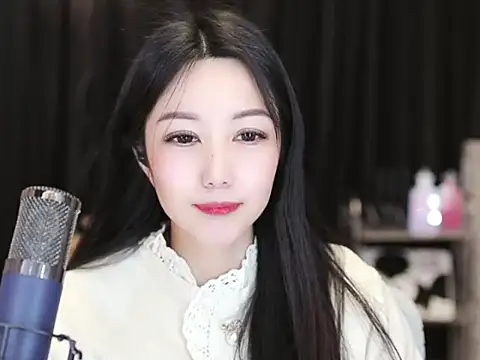 Nuyoah-77 online show from February 3, 2025, 5:24 pm