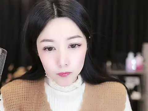 Nuyoah-77 online show from February 5, 2025, 2:48 pm