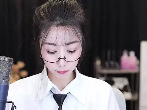 Nuyoah-77 online show from September 23, 2025, 3:59 pm