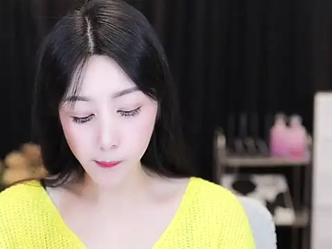 Nuyoah-77 online show from October 2, 2025, 4:03 pm