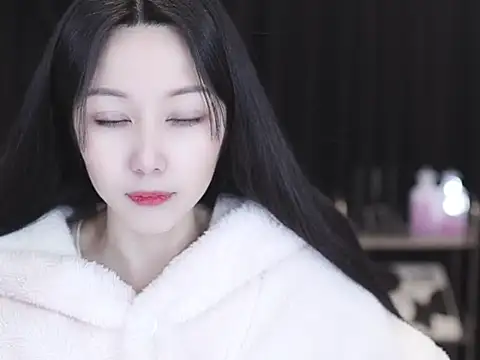 Nuyoah-77 online show from March 5, 2026, 1:29 pm