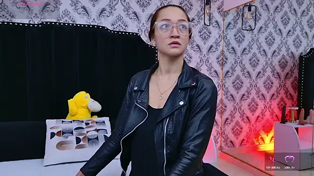 SaaraBrown online show from November 6, 2025, 12:17 pm