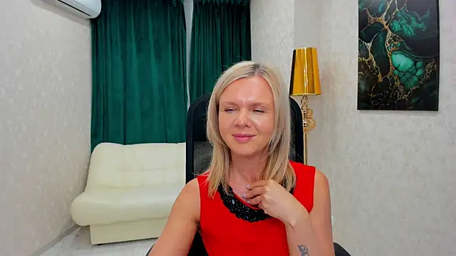 AgathaKlouin online show from February 19, 2025, 1:40 am