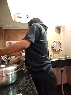 Hotty-Divya online show from April 6, 2026, 2:09 am