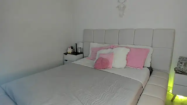 Ori valentina online show from March 31, 2026, 8:31 pm