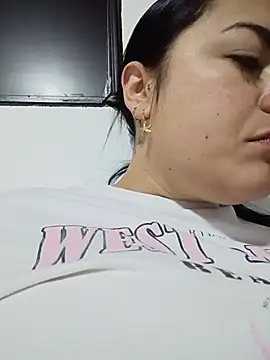 Lesly 10- online show from July 4, 2026, 4:13 pm