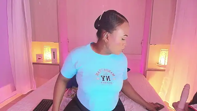 EmilyyStuart online show from February 8, 2025, 4:25 am