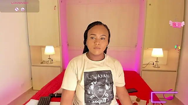 EmilyyStuart online show from October 7, 2025, 4:09 am