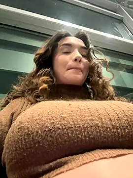 Snapshot of Daneshka1 chatting on September 9, 2025, 9:42 am Daneshka1 online show from September 9, 2025, 9:42 am