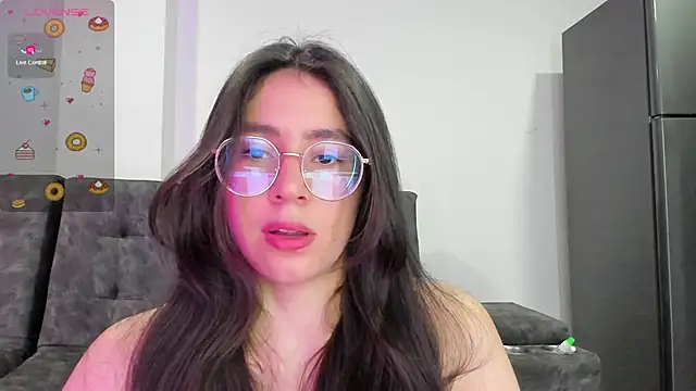 Snapshot of emmadiaz1 chatting on January 21, 2025, 2:22 am emmadiaz1 online show from January 21, 2025, 2:22 am