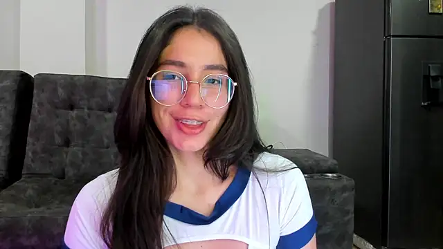 Snapshot of emmadiaz1 chatting on March 5, 2025, 4:34 am emmadiaz1 online show from March 5, 2025, 4:34 am