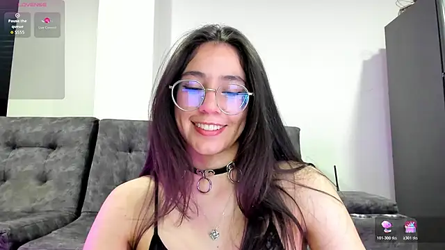 Snapshot of emmadiaz1 chatting on December 1, 2025, 4:17 am emmadiaz1 online show from December 1, 2025, 4:17 am