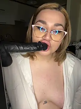 Snapshot of Leya__Droit chatting on February 22, 2025, 3:47 pm Leya Droit online show from February 22, 2025, 3:47 pm