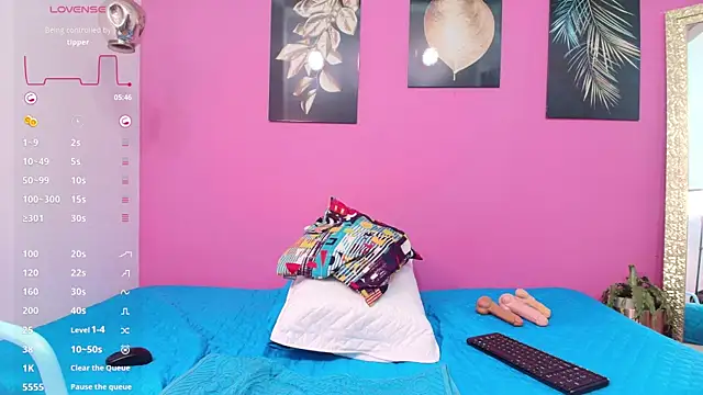 Snapshot of petitelittleebony chatting on January 20, 2025, 10:15 pm petitelittleebony online show from January 20, 2025, 10:15 pm