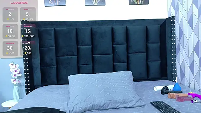 Snapshot of petitelittleebony chatting on October 8, 2025, 3:04 am petitelittleebony online show from October 8, 2025, 3:04 am