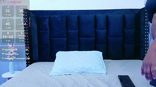 Snapshot of petitelittleebony chatting on October 31, 2025, 2:56 am petitelittleebony online show from October 31, 2025, 2:56 am