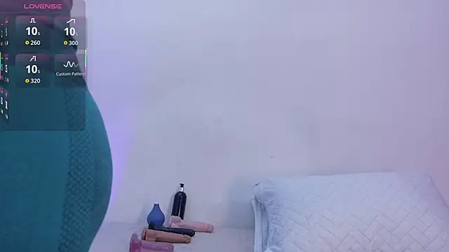 Snapshot of petitelittleebony chatting on November 9, 2025, 12:14 pm petitelittleebony online show from November 9, 2025, 12:14 pm