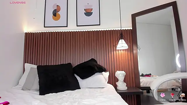 emma white 01 online show from December 6, 2024, 5:31 am