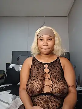 Snapshot of DrippinCaramelCutie chatting on June 1, 2026, 9:16 pm DrippinCaramelCutie online show from June 1, 2026, 9:16 pm
