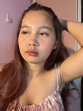 Snapshot of ursweet_babygirl chatting on April 5, 2026, 5:21 pm ursweet babygirl online show from April 5, 2026, 5:21 pm