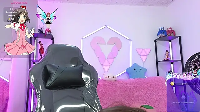 littlevixen18 online show from March 20, 2025, 2:21 pm