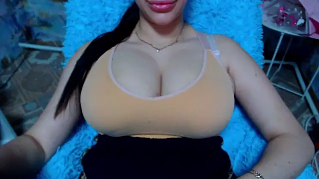 Snapshot of lovelyseu chatting on November 15, 2025, 12:56 pm lovelyseu online show from November 15, 2025, 12:56 pm