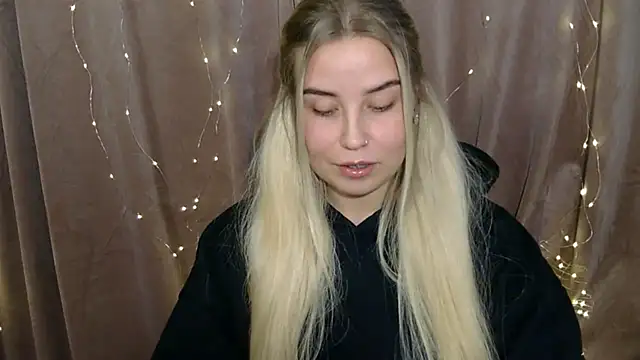 KristyHoney online show from December 14, 2024, 10:02 am