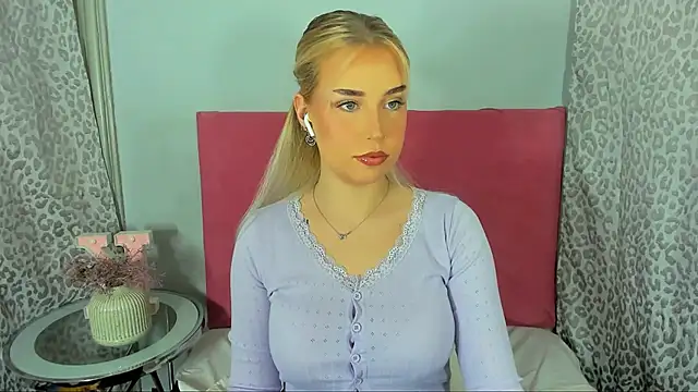 Snapshot of KristyHoney chatting on February 22, 2026, 3:21 pm KristyHoney online show from February 22, 2026, 3:21 pm