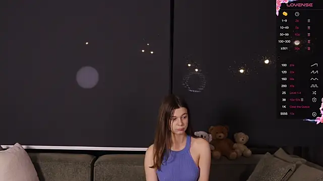 AnnaSiren online show from December 18, 2024, 2:53 am