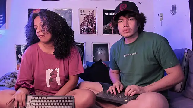 hothoneychile online show from April 14, 2026, 3:23 am