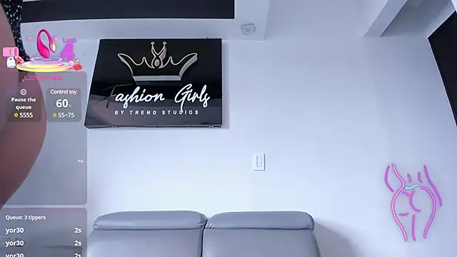 Snapshot of RoxyRoss_ chatting on March 6, 2025, 5:11 pm RoxyRoss online show from March 6, 2025, 5:11 pm