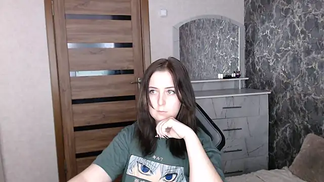 Kristy-Max online show from December 21, 2025, 8:38 pm