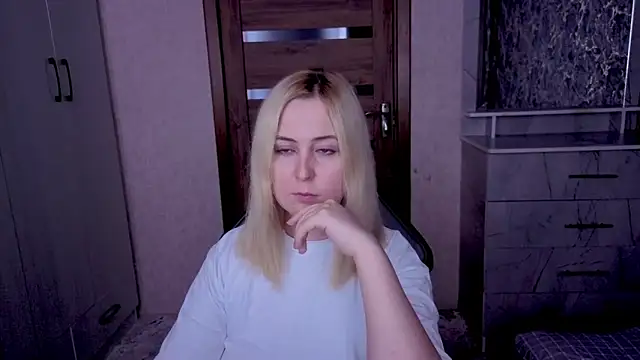 Kristy-Max online show from April 9, 2026, 9:42 pm