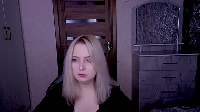 Kristy-Max online show from April 12, 2026, 9:09 pm