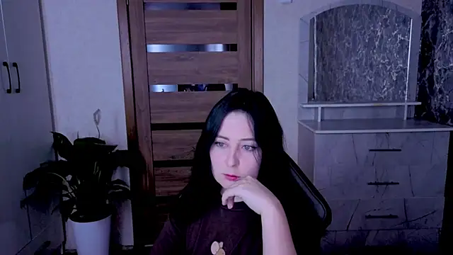 Snapshot of Kristy-Max chatting on July 7, 2026, 10:14 pm Kristy-Max online show from July 7, 2026, 10:14 pm