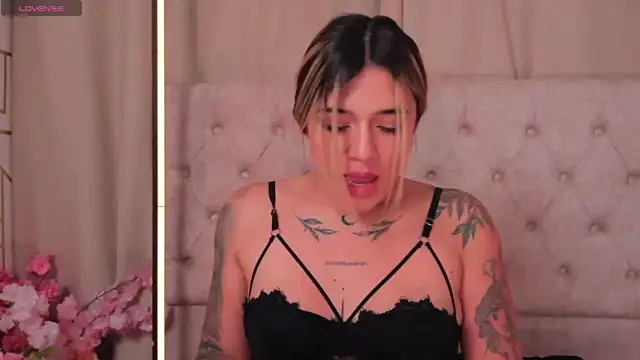 ashleyvalirya online show from February 21, 2025, 3:45 am