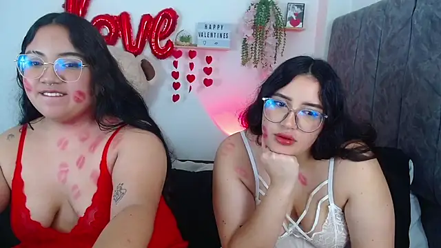 Snapshot of maddie-and-chelsea- chatting on February 13, 2025, 11:17 am maddie-and-chelsea- online show from February 13, 2025, 11:17 am