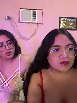 Snapshot of maddie-and-chelsea- chatting on March 20, 2025, 5:46 am maddie-and-chelsea- online show from March 20, 2025, 5:46 am