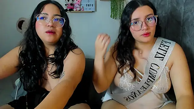 Snapshot of maddie-and-chelsea- chatting on September 21, 2025, 11:34 am maddie-and-chelsea- online show from September 21, 2025, 11:34 am